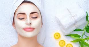 أفضل ماسكات لتفتيح البشرة.. بمكونات طبيعية ومتوفرة عندك في المطبخ